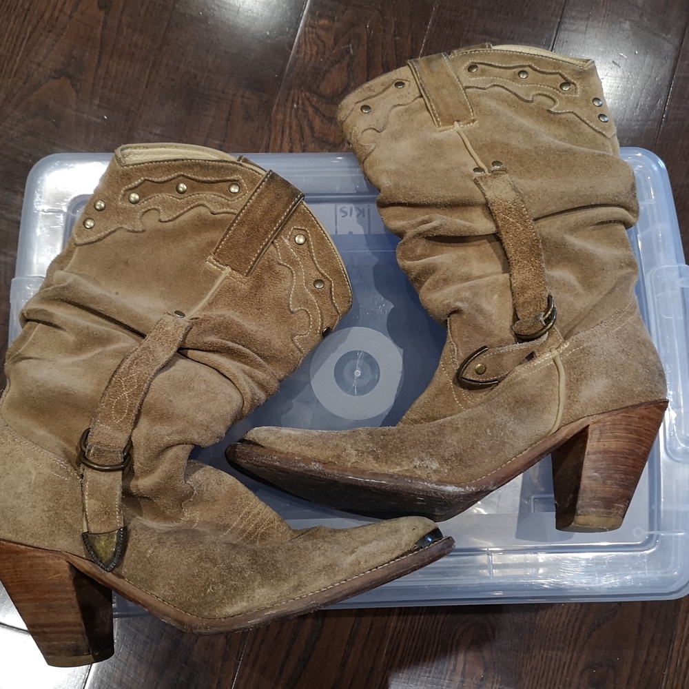 ALDO size 8 --- Stylish Tan Women's Boots